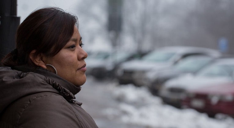 Guatemalalainen Ruby Coy Quej, 26, oli helmikuun alussa Suomessa Yhteisvastuukeräyksen ja Kirkon Ulkomaanavun vieraana. Yhteisvastuukeräys tukee alkuperäiskansoihin kuuluvien naisten ja nuorten osallistumista päätöksentekoon. Kuva: Ville Asikainen