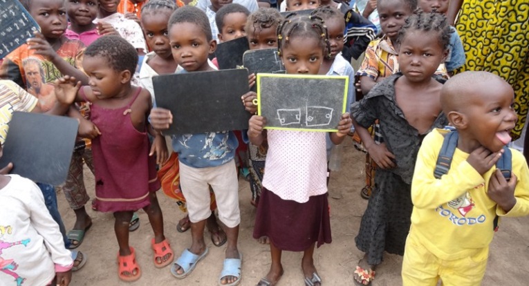 Keski-Afrikan tasavallan kouluvuosi 2014-2015 alkoi 17. marraskuuta. Kuva: Sanna Kaskeala