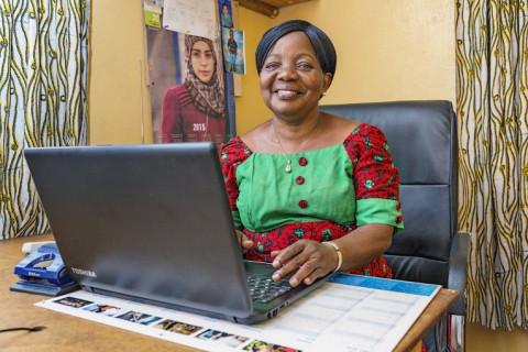 ”We are going to learn how to make chicken feed ourselves. That way we can make purer, more nutrient and cheaper feed”, says Beatrice Togba Wuo, Director of PNO. Photo: Ville Palonen