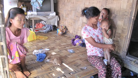 16-year-old Mee Pu Chay (left) was admitted to the sewing class.