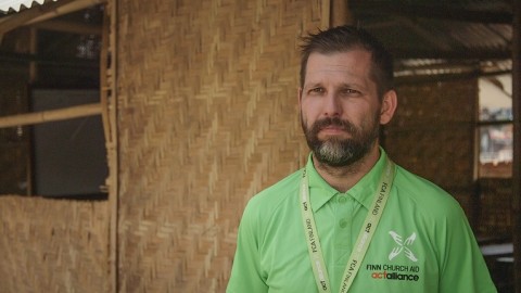 ”Oppilaat ja opettajat tietävät bambusta rakennetut koulutilat turvallisiksi. Kun maanjäristyksen jälkeen oli pitkään jälkijäristyksiä, oppilaat eivät rynnänneet ulos bambuluokista”, kertoo Kirkon Ulkomaanavun opetusalan asiantuntija Juha Valta.