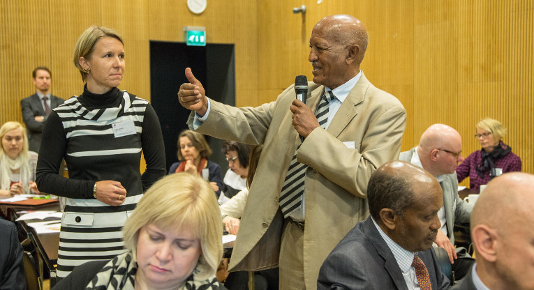 “Education has an important role when it comes to social justice”, said Eritrean Minister of Education, Semere Russom on Wednesday at the “Reaching Quality Education Together – Vision for Finnish-Eritrean Cooperation” seminar. Left is Annika Sundbäck-Lindroos, Programme Manager for Higher education cooperation at CIMO.