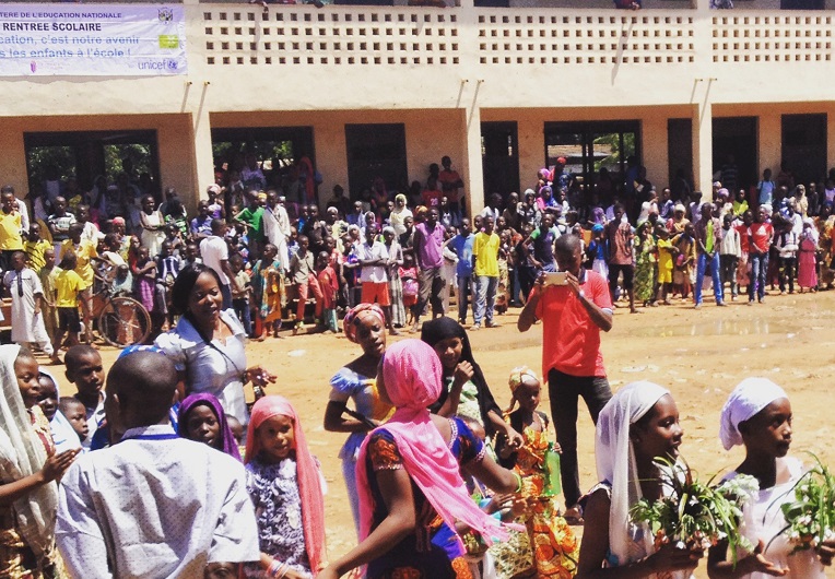 Ulkomaanavun kunnostaman Gbaya Doumbian koulun avajaisia vietettiin perjantaina Banguissa, Keski-Afrikan tasavallan pääkaupungissa. Kuva: Edla Puoskari.