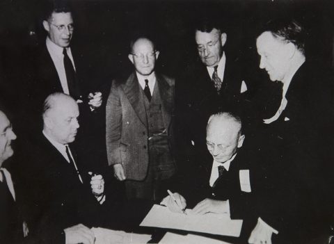 LML:n perustamisasiakirjojen allekirjoitustilaisuus. Lund 1947.