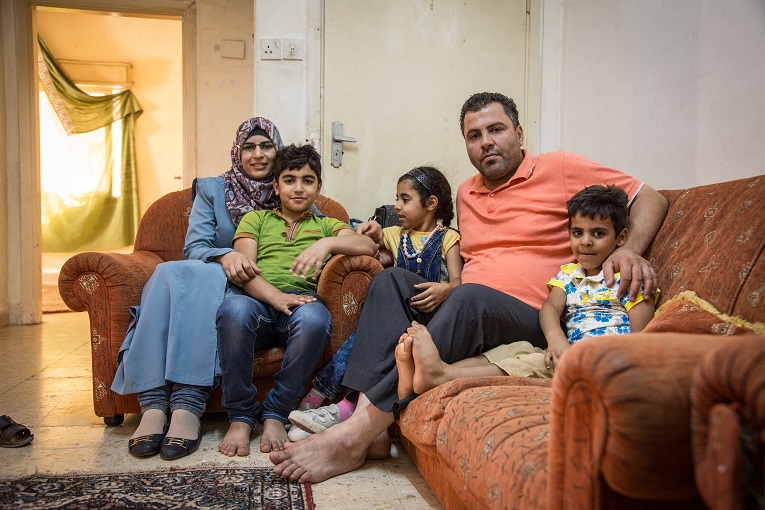 Sawsan ja Mohammed perheineen pakeni Jordaniaan marraskuussa 2012. Lapset kuvassa vasemmalta: Ahmad, 10, Nour, 7, ja Yasin, 5. Kuva: Ville Asikainen