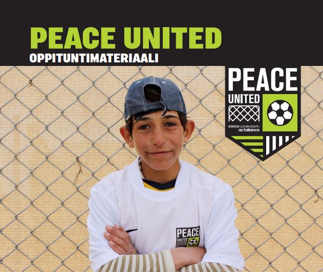 Peace United -materiaalin kannessa poika lippalakissa.
