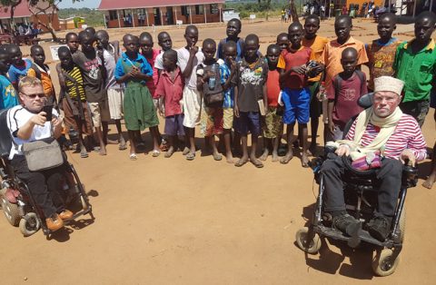 Kalle Könkkölä ja Tuomas Tuure sanovat arvostavansa, että Kirkon Ulkomaanapu ja World Vision ovat ottaneet vakavasti sen, miten juuri vammaisia pakolaisia voitaisiin auttaa kriiseissä.