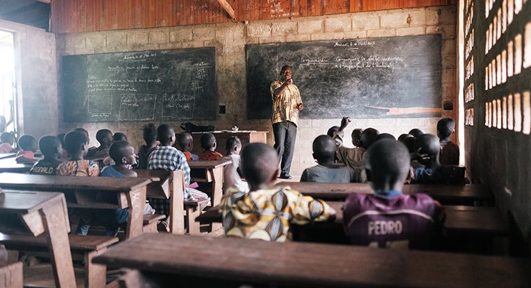 KUA edistää lasten koulutusta Keski-Afrikan tasavallassa rakentamalla ja kunnostamalla luokkahuoneita.