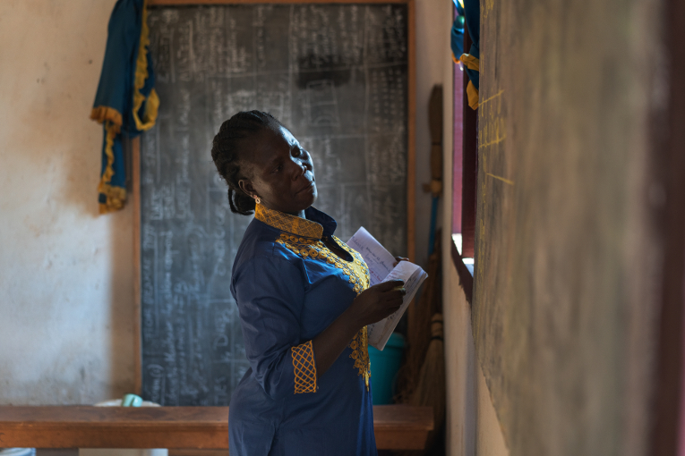 Damaris teaches the women in her neighborhood with enthusiasm and determinism.