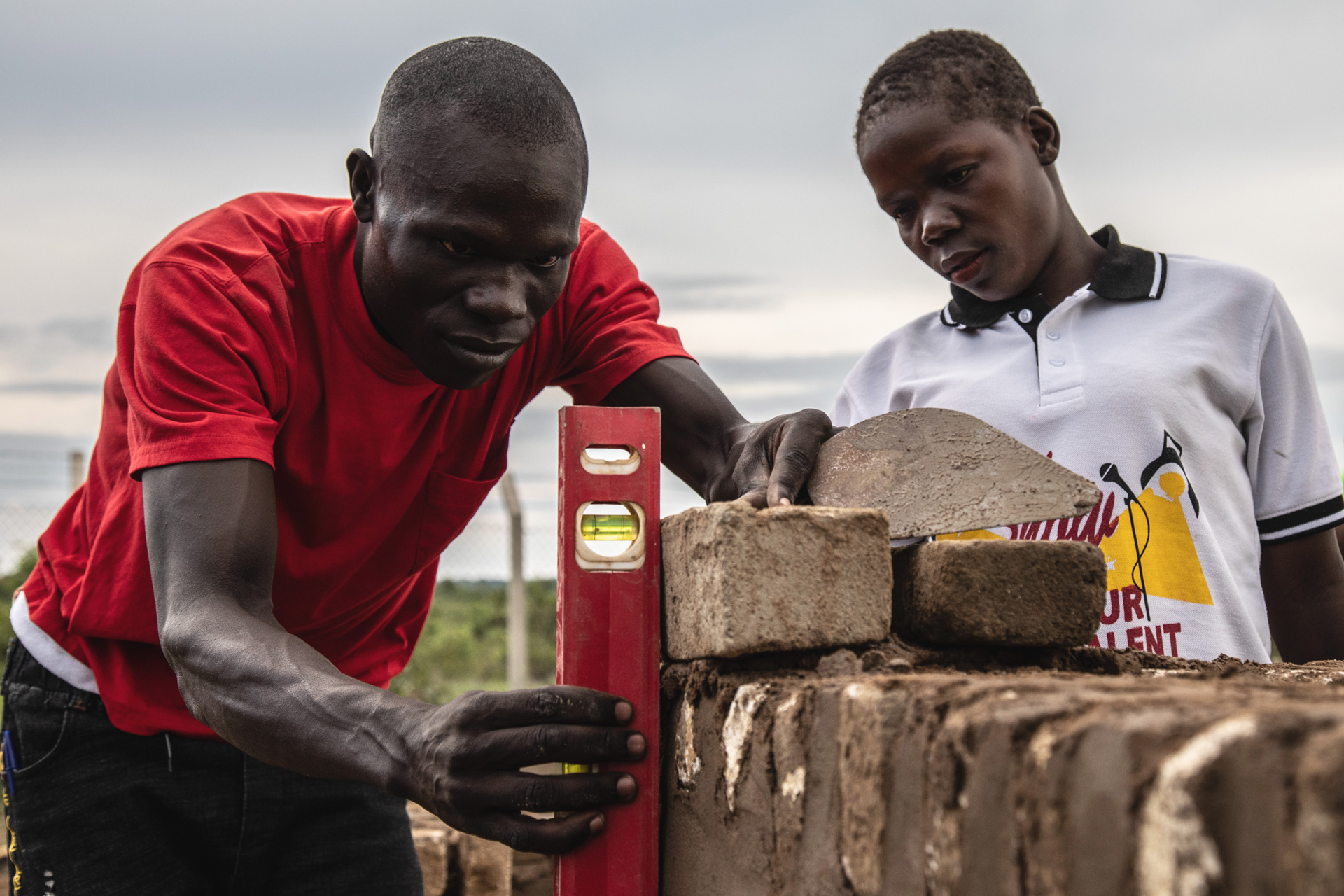 Eteläsudanilainen pakolainen Gloria Poni Elias opiskelee KUA:n ammattikoulutuksessa rakennusalaa.
