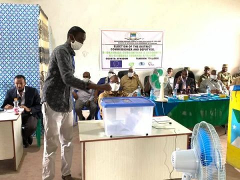 Decentralisation takes root in Jubaland as Afmadow Community elected its first District Council and Mayor