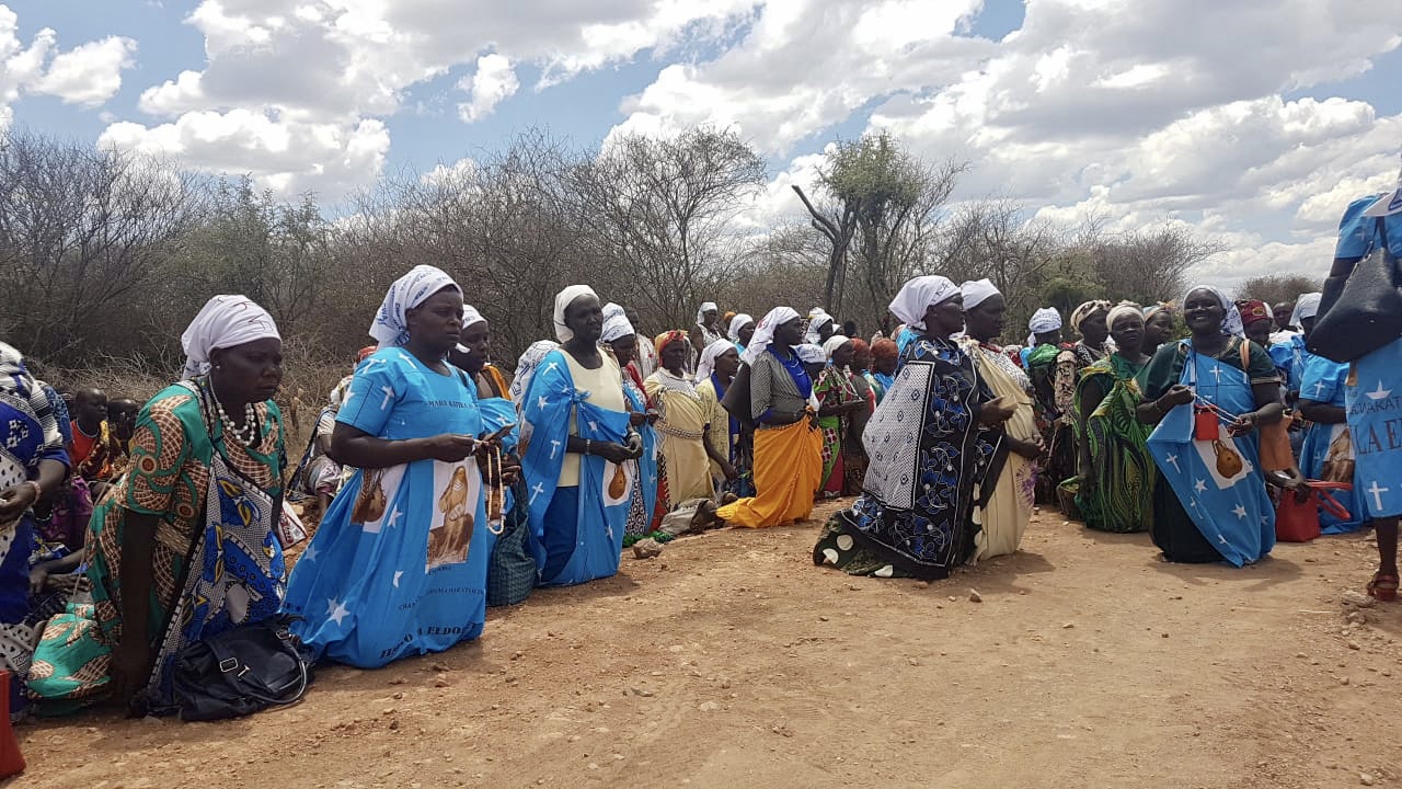 The women of Marakwet and Pokot gathering in prayers for peace.