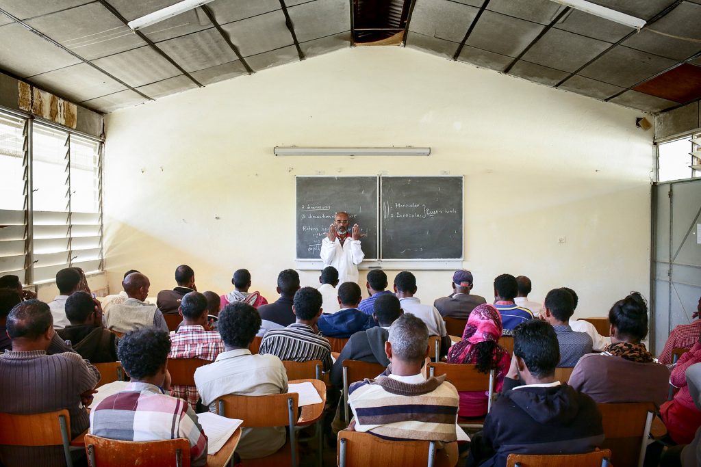 Teacher training in a room.