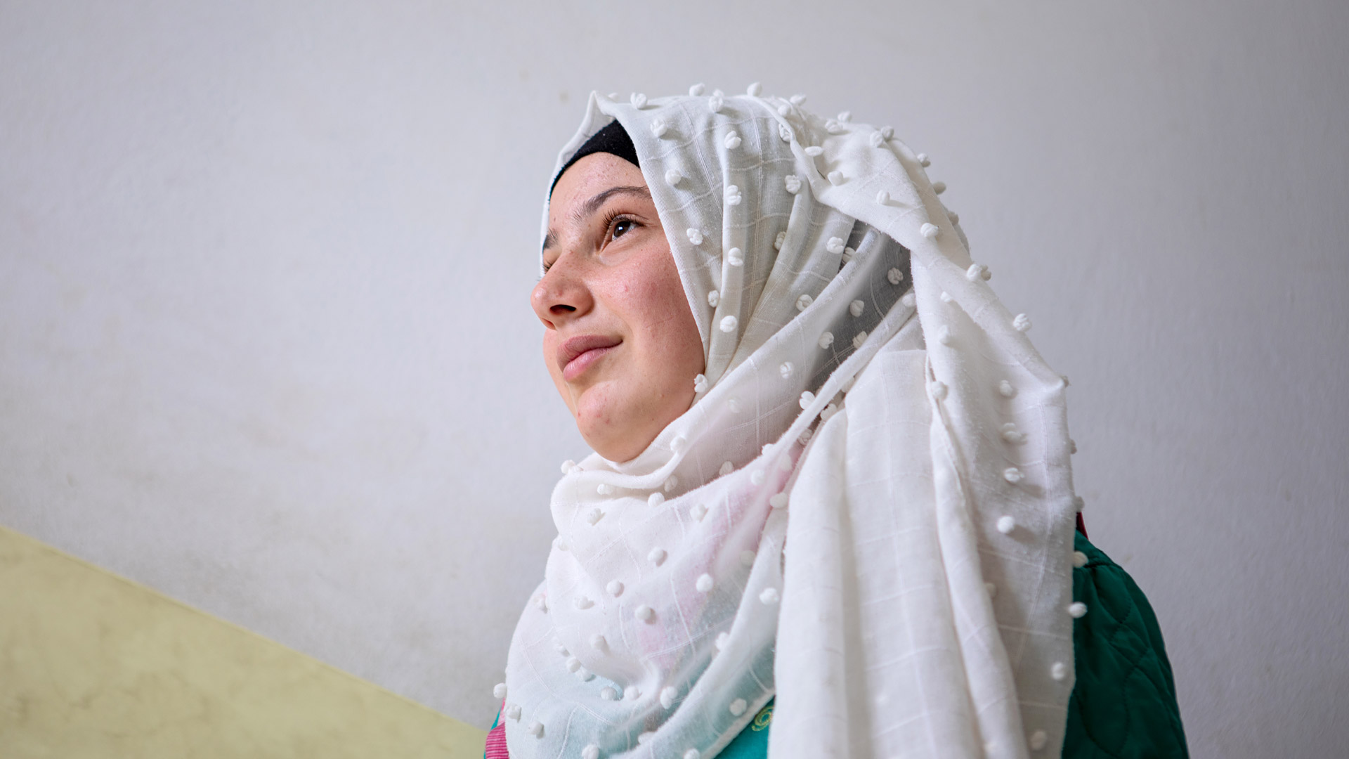 Syyrialainen tyttö sivusta kuvattuna. Kuva: Erik Nyström