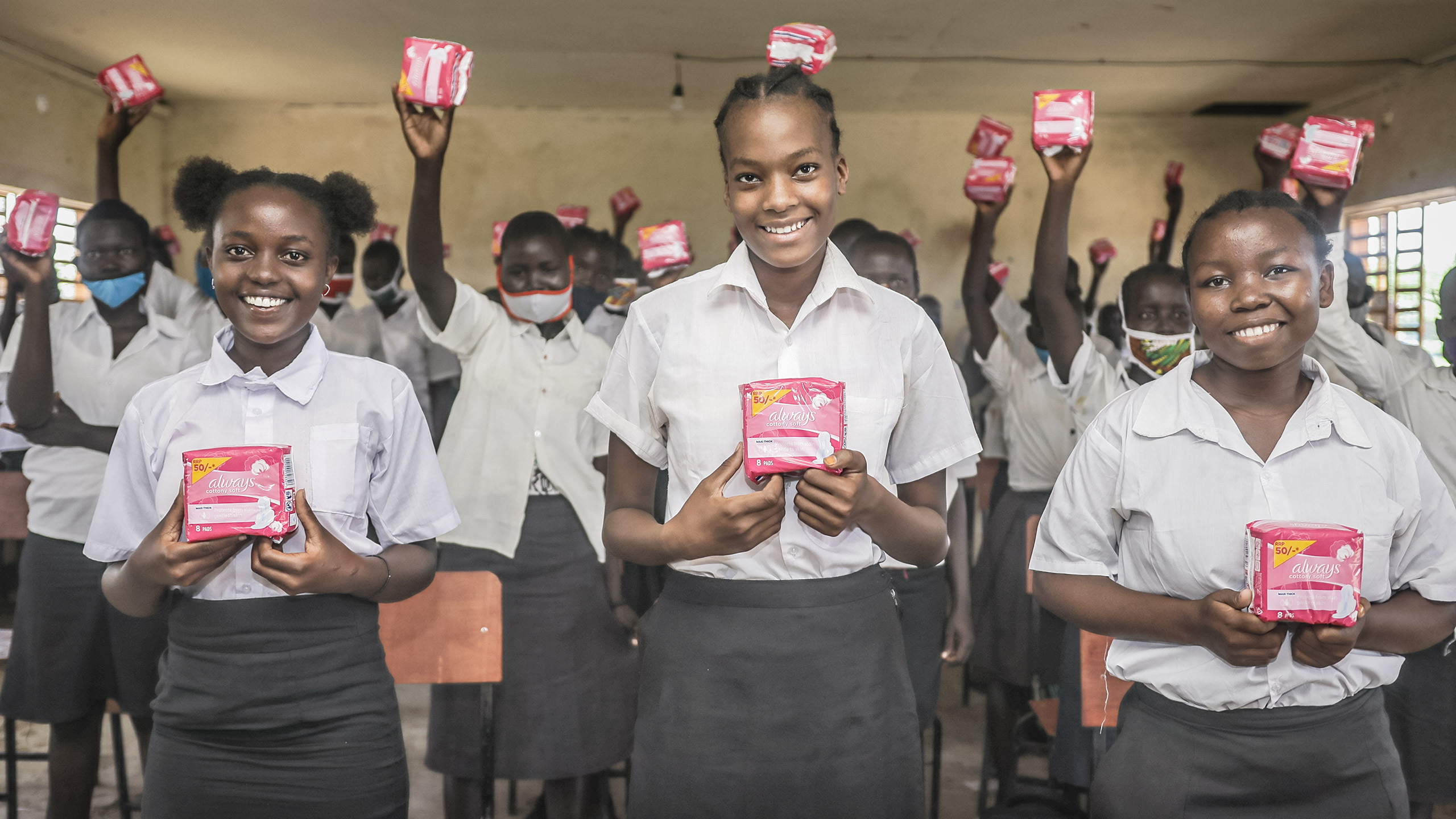 Kuukautissuojapaketti voi pelastaa tytön koulunkäynnin Keniassa