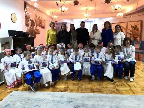 Ukrainian kindergartners receive educational tablets