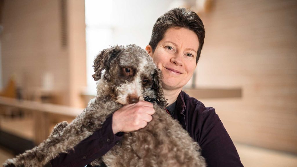 Liisa Kuparinen håller globala frågor på kyrkans agenda 