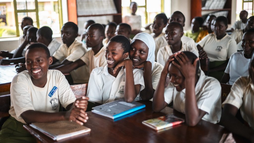 Ugandalaisessa koulussa kuukautisista johtuvat poissaolot kitkettiin yksinkertaisella keinolla