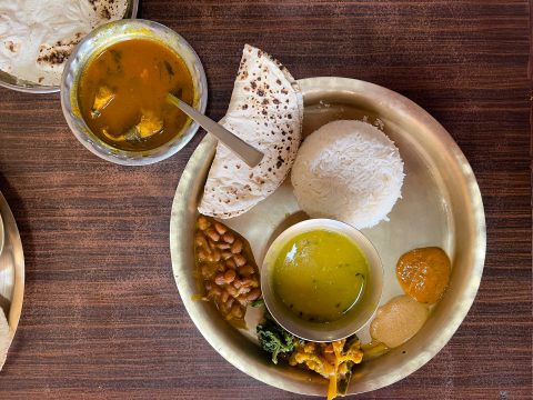Nepal toimii dal bhatin voimalla