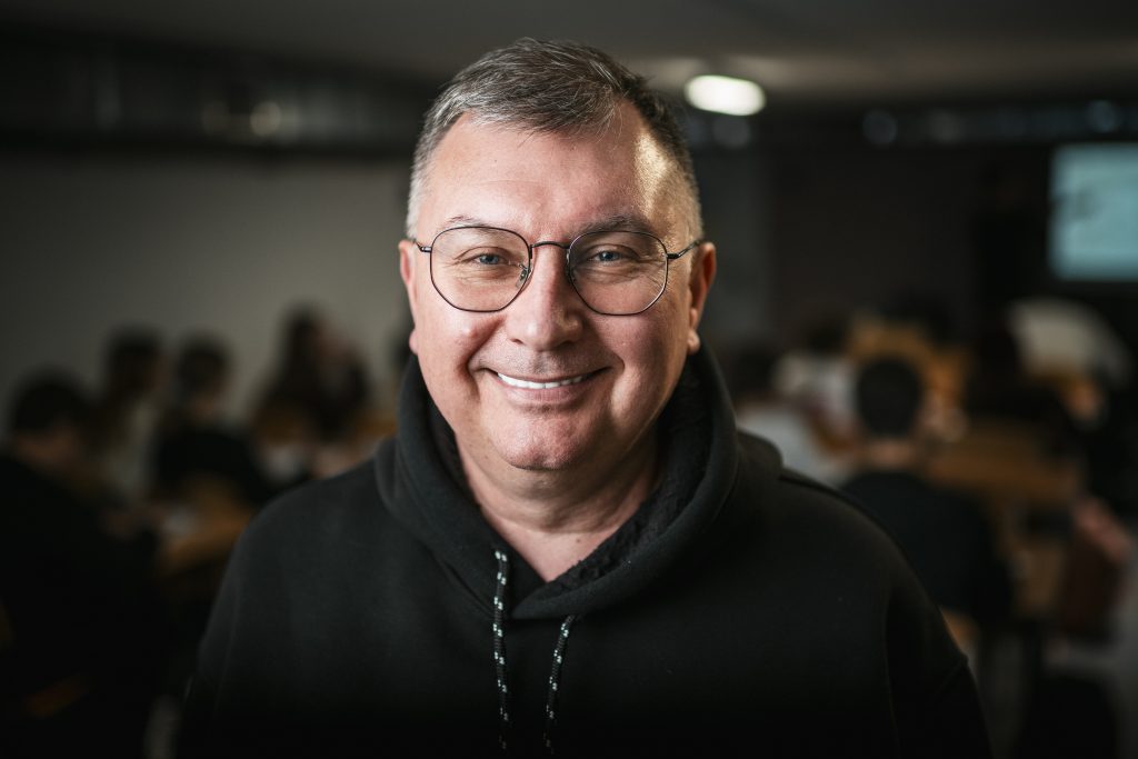 Ukrainan vuoden opettaja vaalii sodan keskellä nuorten inspiraatiota  