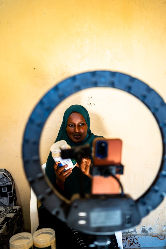 A woman behind the camera/Nainen kameran takana.